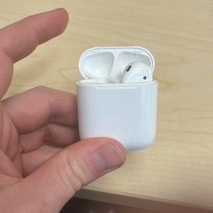 Apple AirPods original with only right airpod and charging case